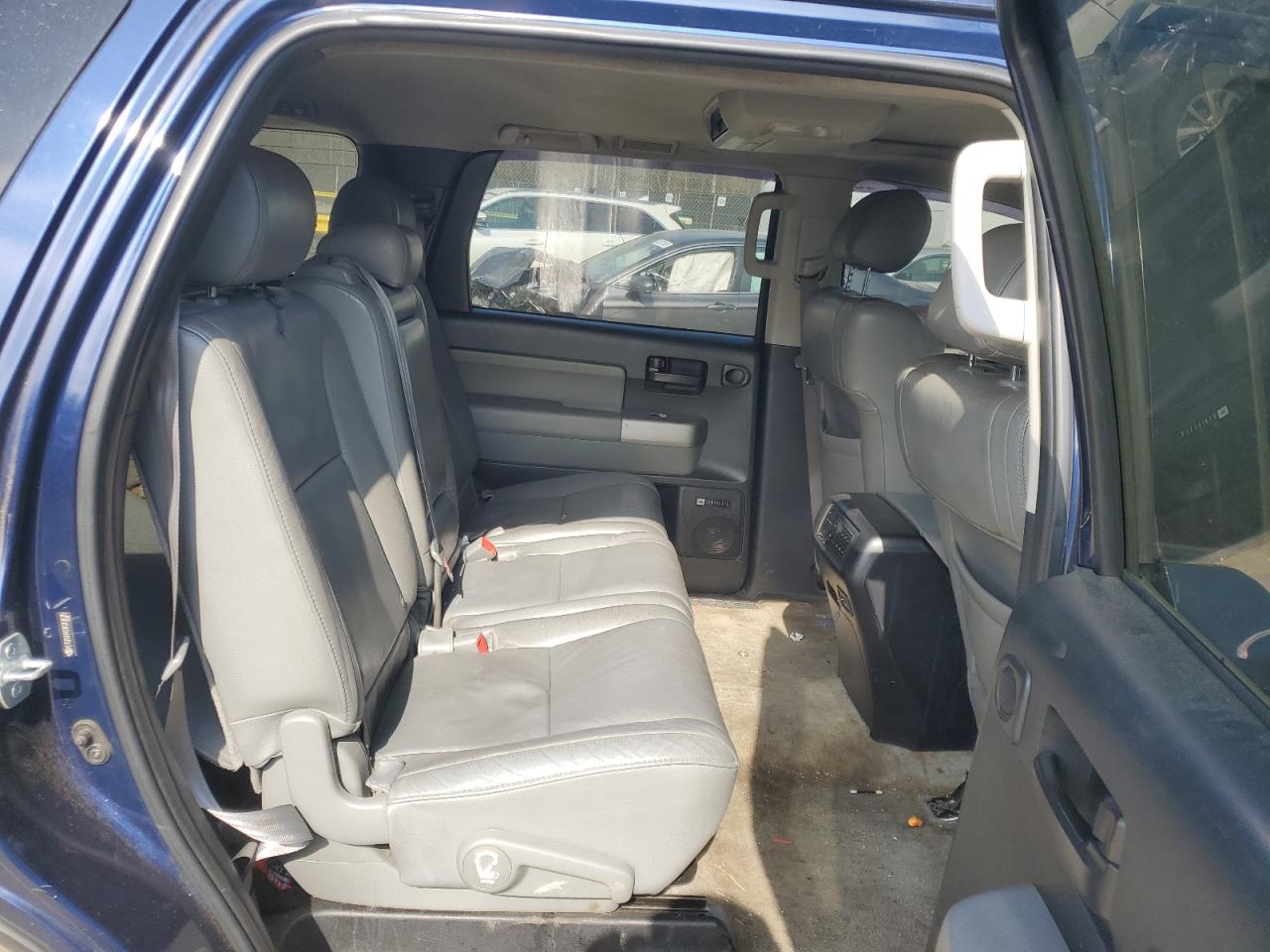 2008 Toyota Sequoia - Image 11