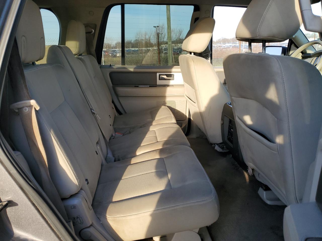 2010 Ford Expedition - Image 12