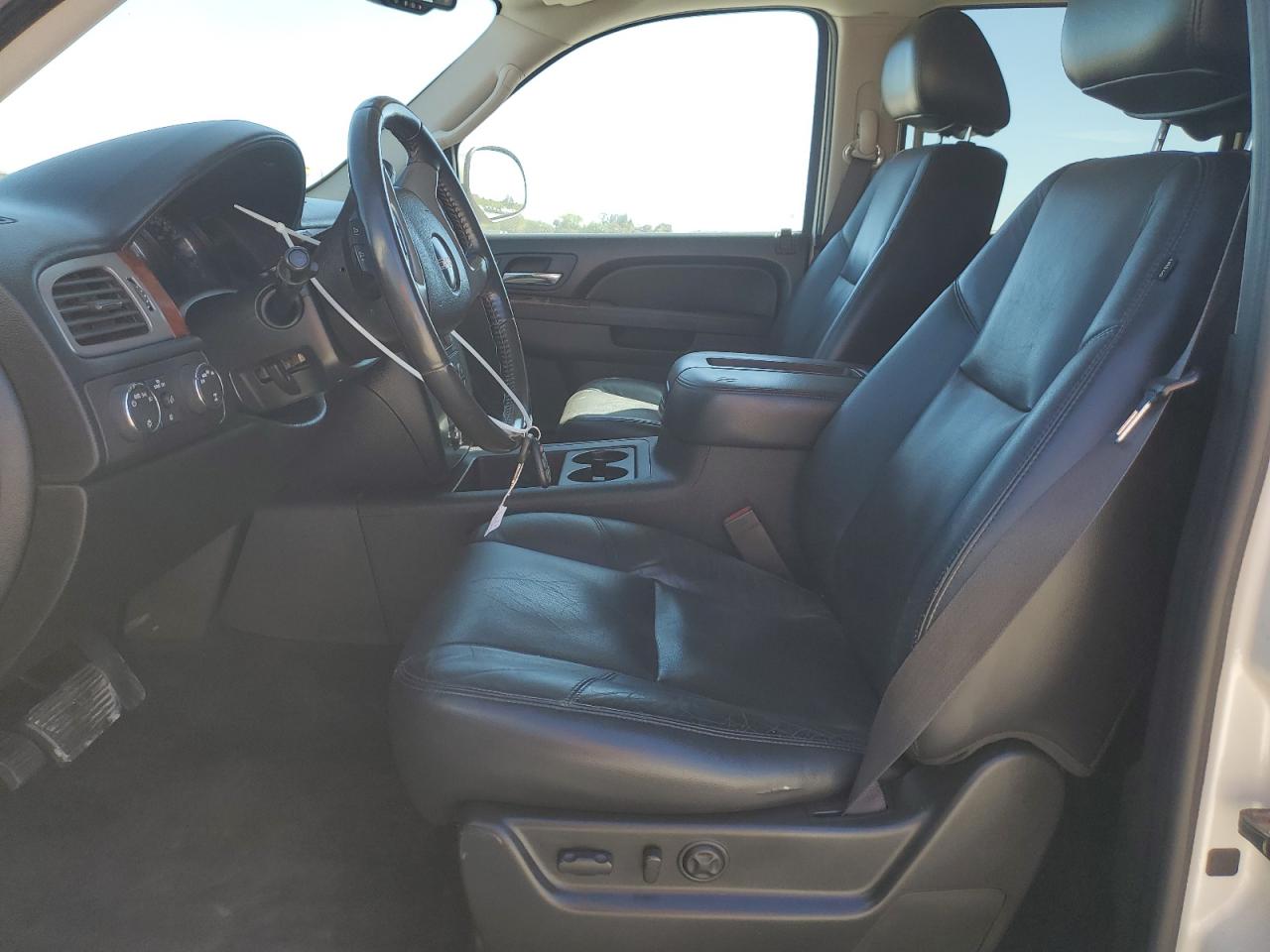 2011 GMC Yukon - Image 7