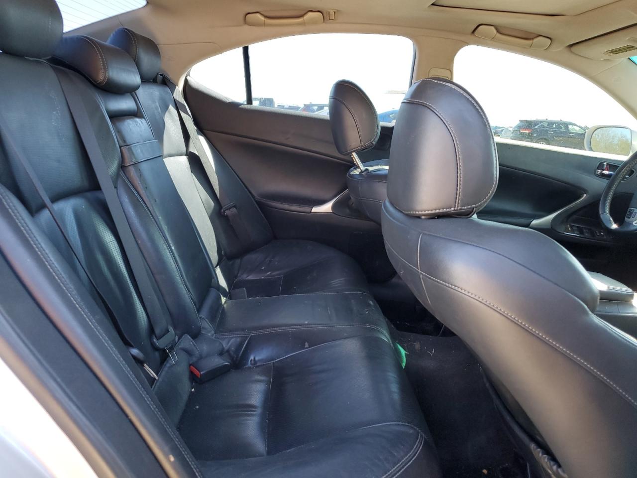 2011 Lexus IS - Image 10