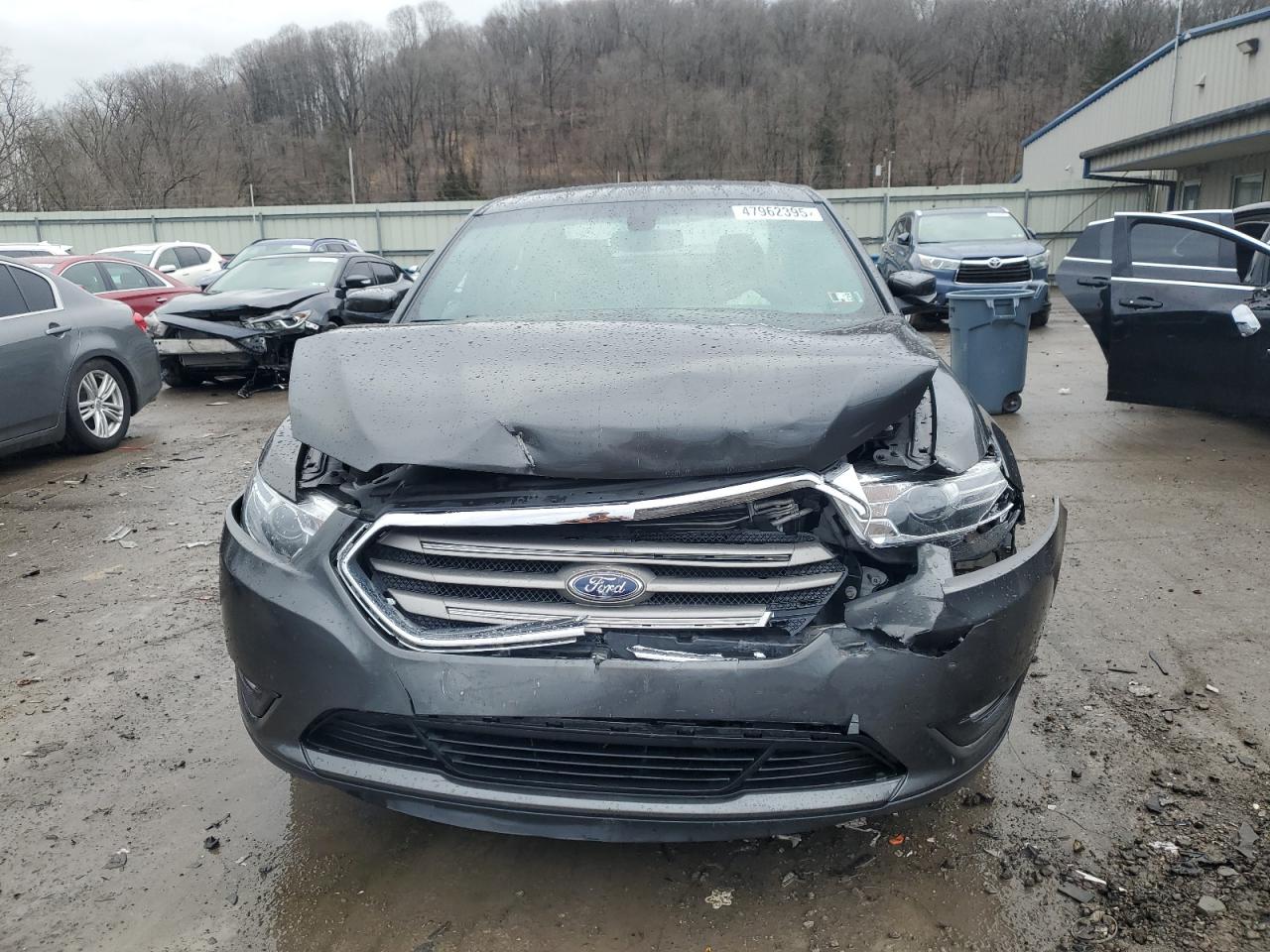 2017 Ford Taurus - Image 5