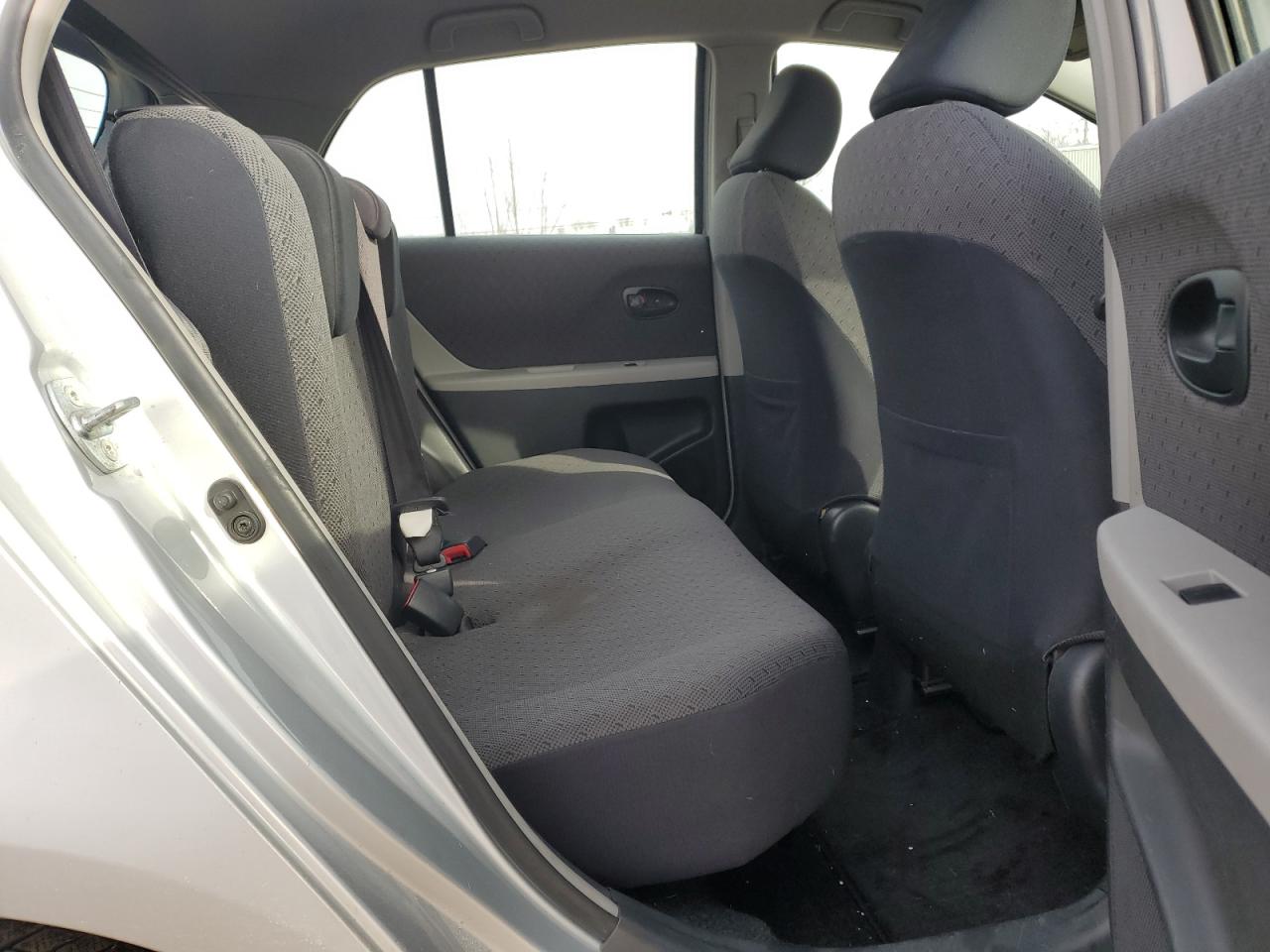 2010 Toyota Yaris - Image 10