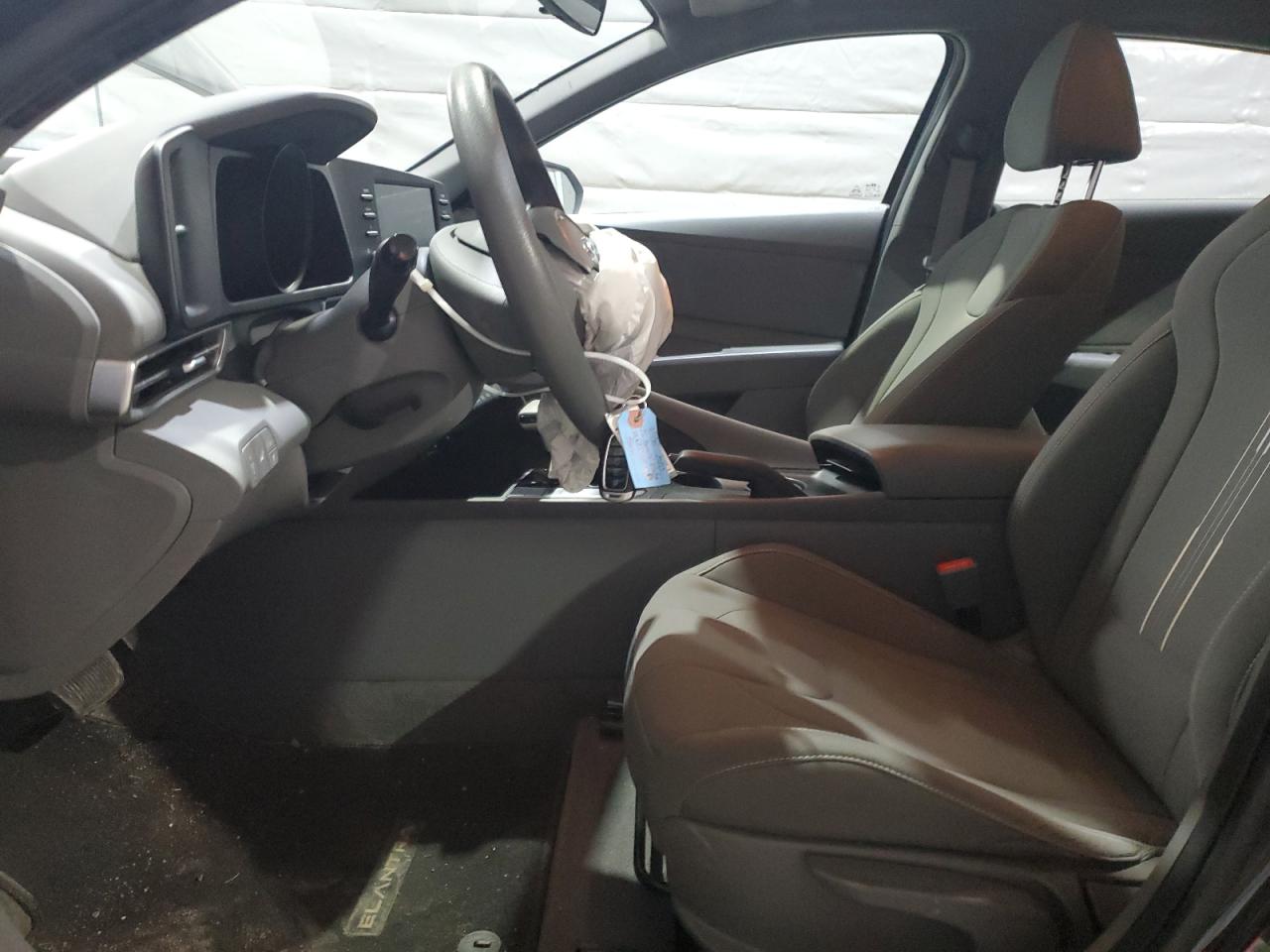 2022 Hyundai Elantra - Image 7