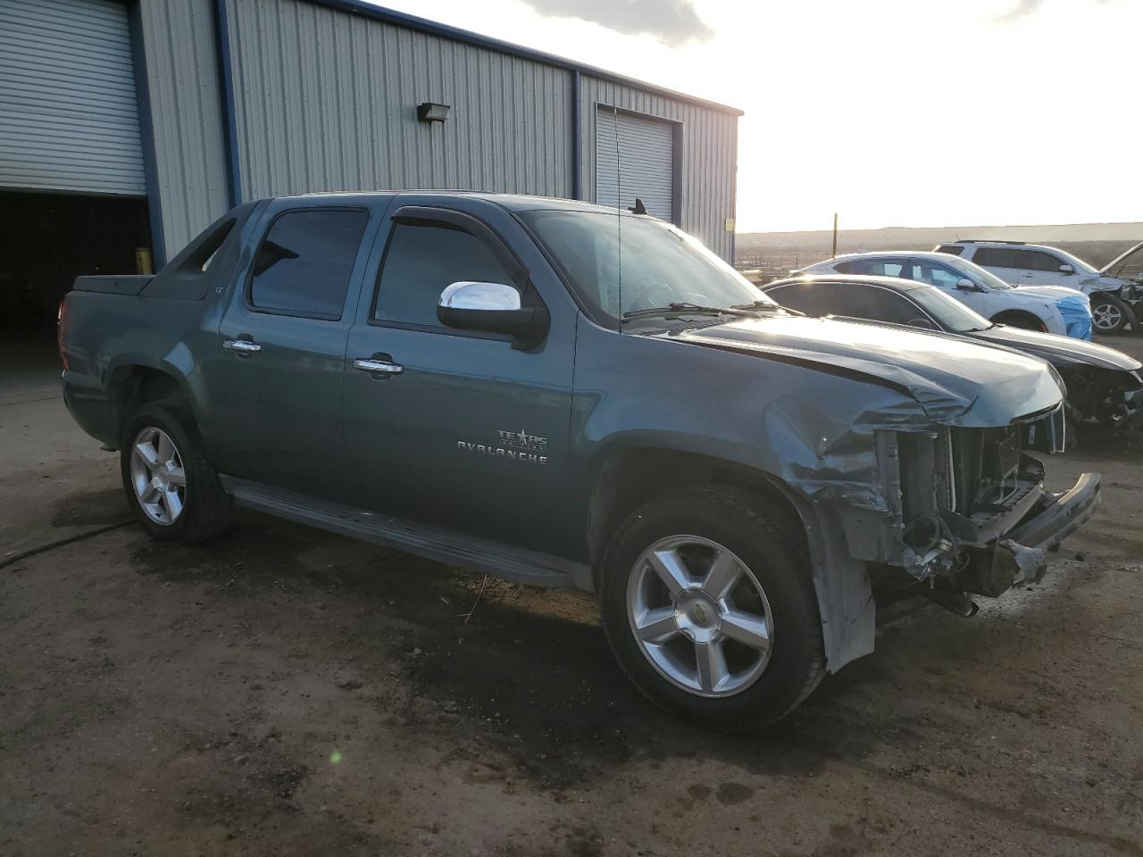2010 Chevrolet Avalanche - Image 4