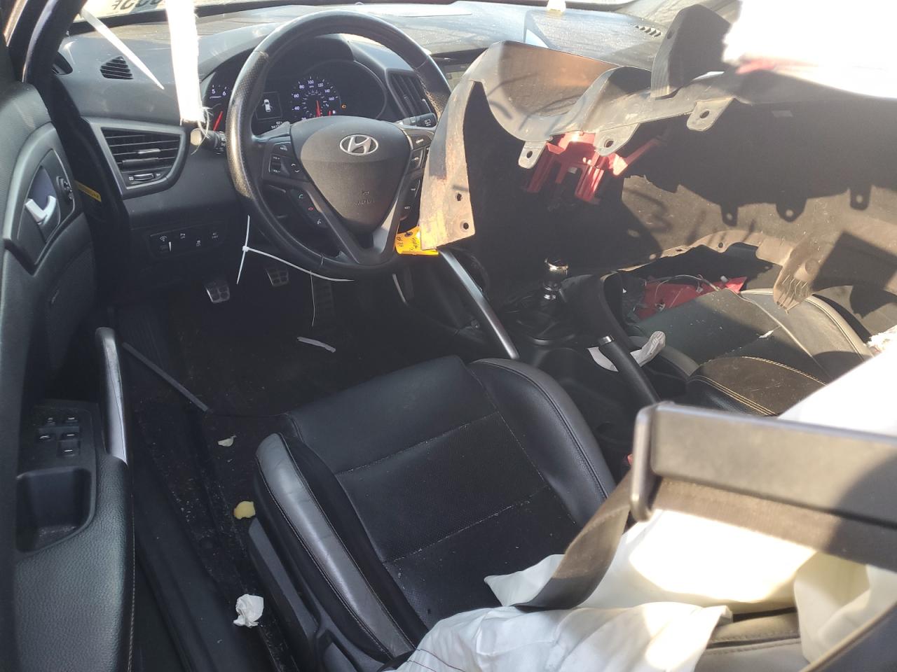 2016 Hyundai Veloster - Image 8