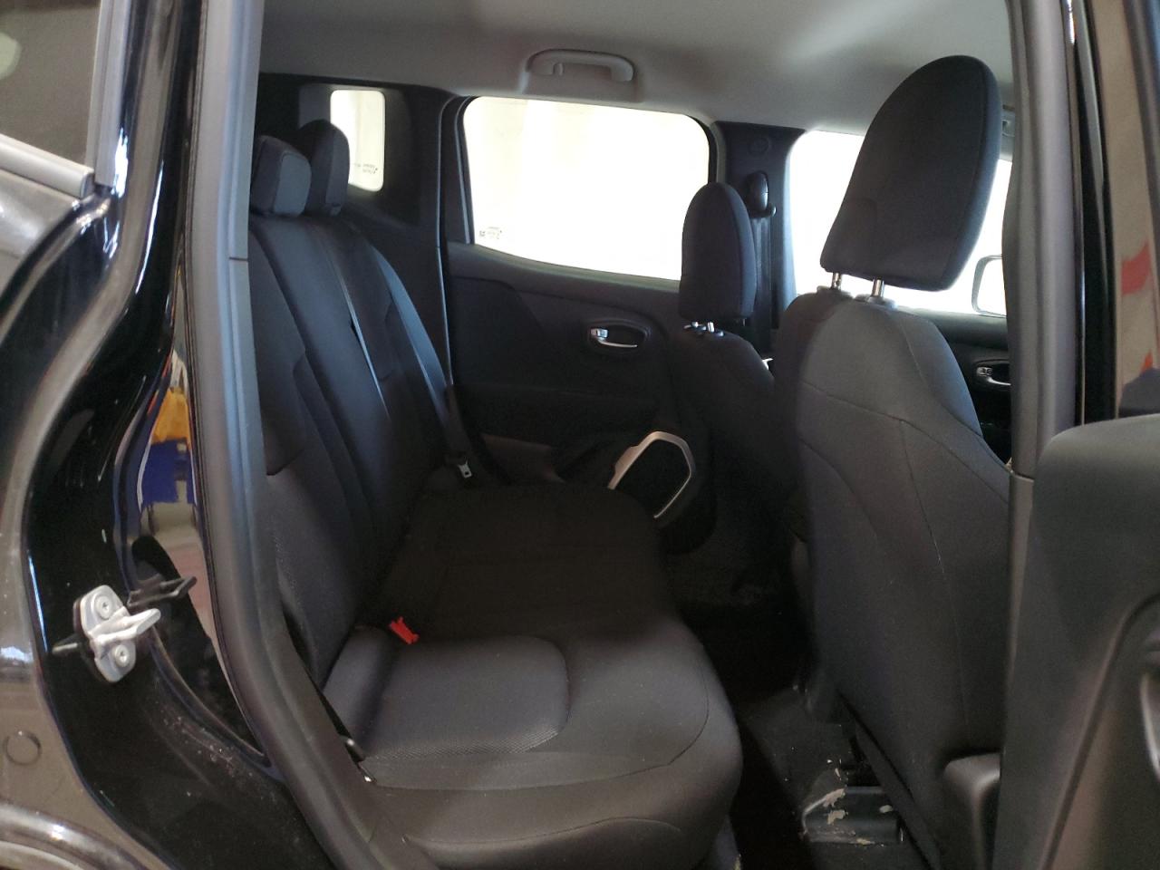 2018 Jeep Renegade - Image 11