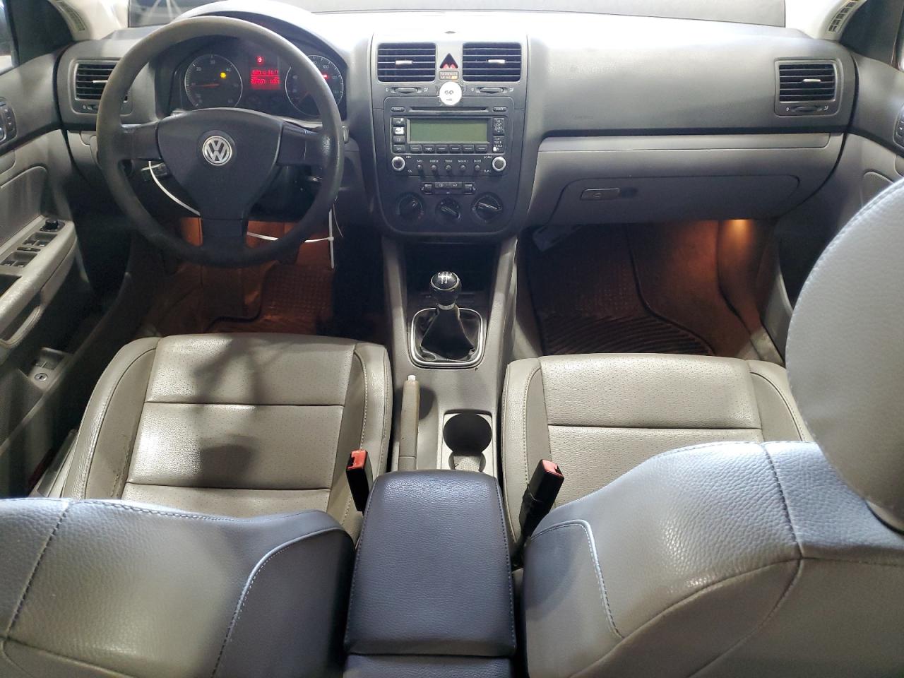 2006 Volkswagen Jetta - Image 8