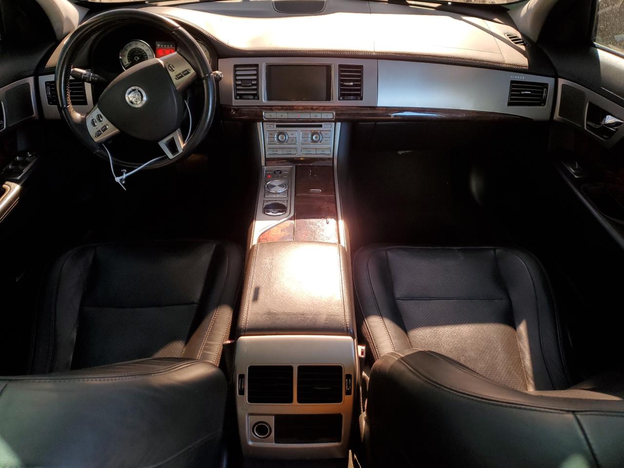 2010 Jaguar XF - Image 8