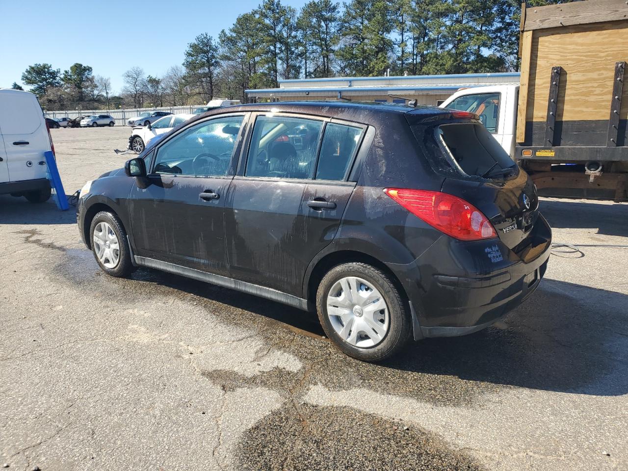 2011 Nissan Versa - Image 2