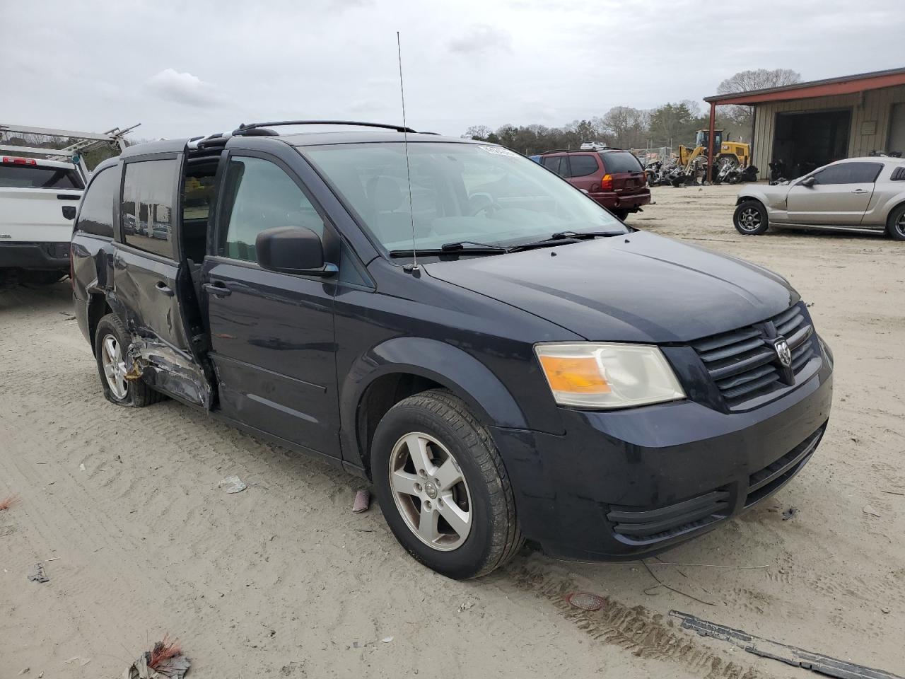 2010 Dodge Caravan - Image 4