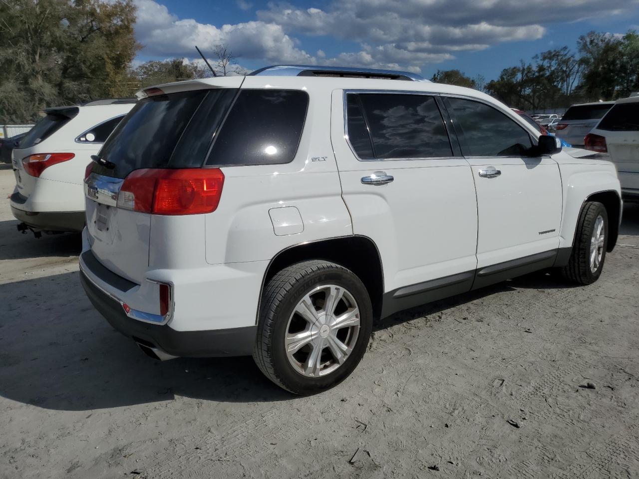 2016 GMC Terrain - Image 3