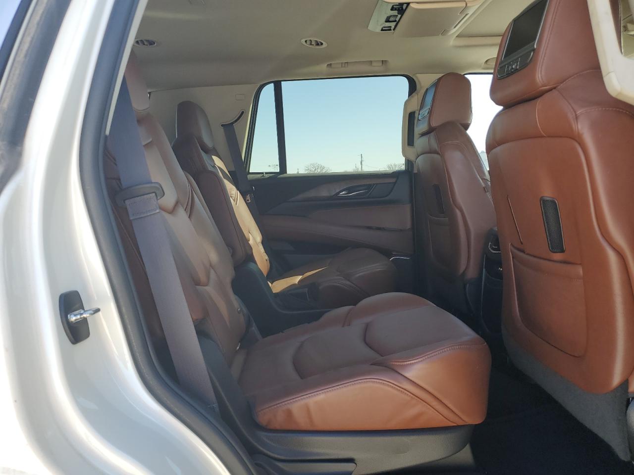 2015 Cadillac Escalade - Image 11