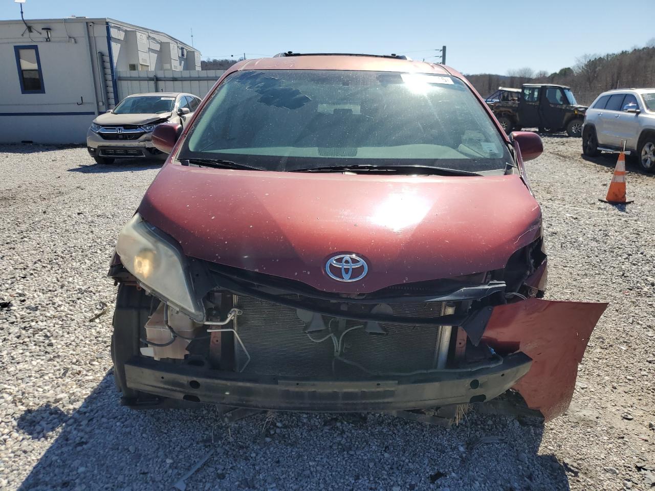 2011 Toyota Sienna - Image 5