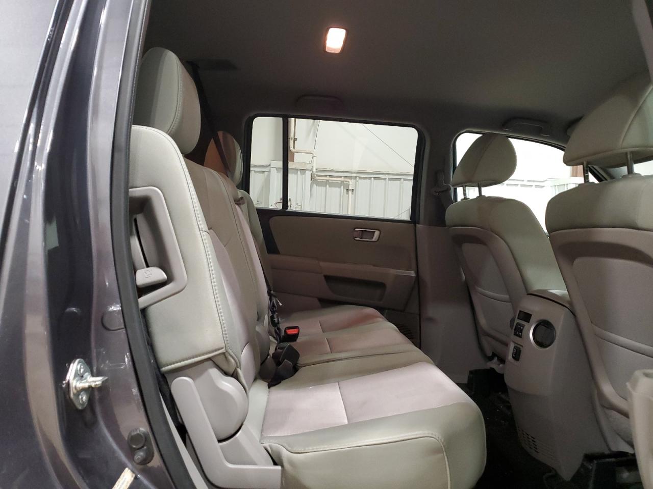 2015 Honda Pilot - Image 11