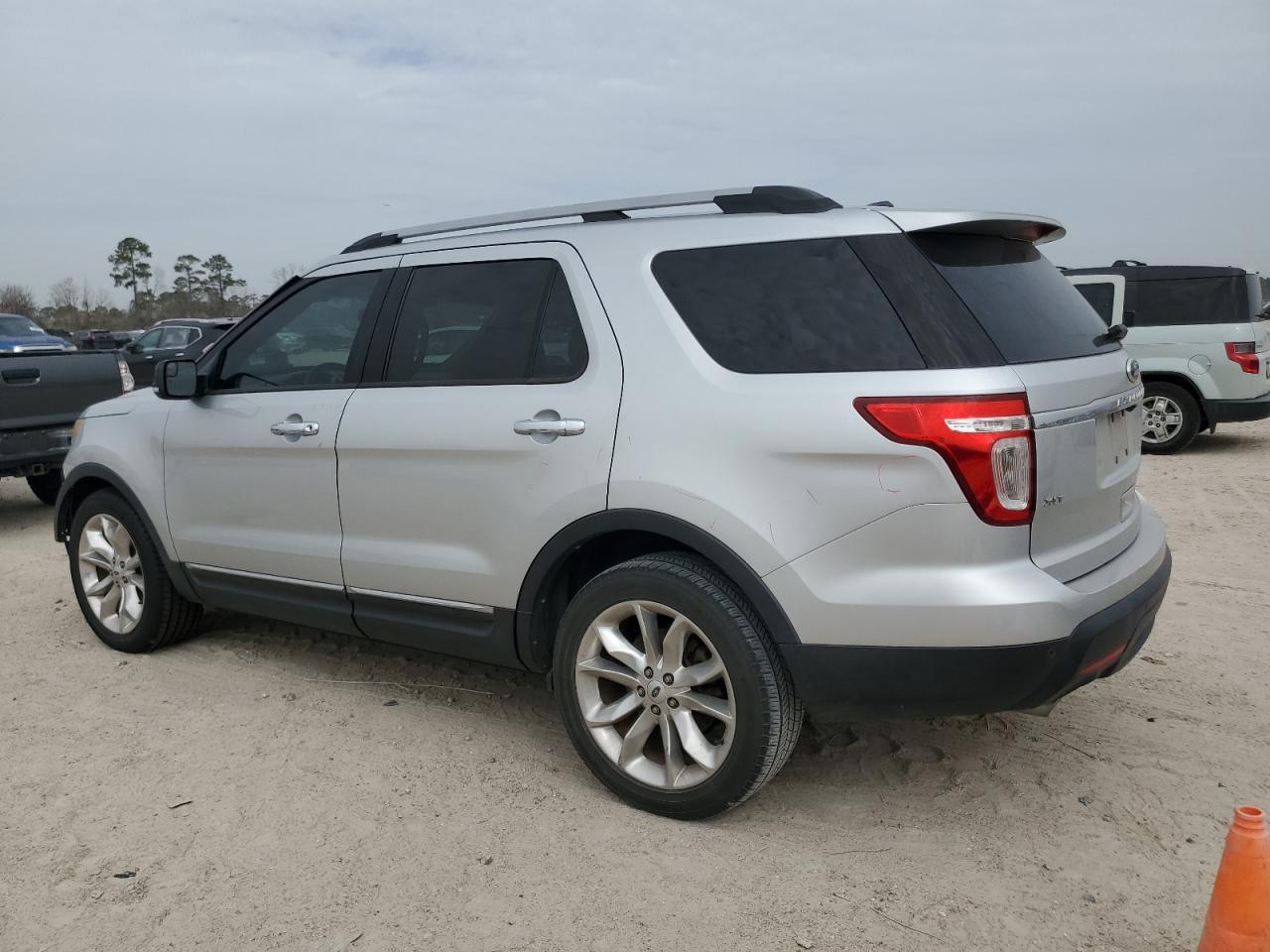 2013 Ford Explorer - Image 2