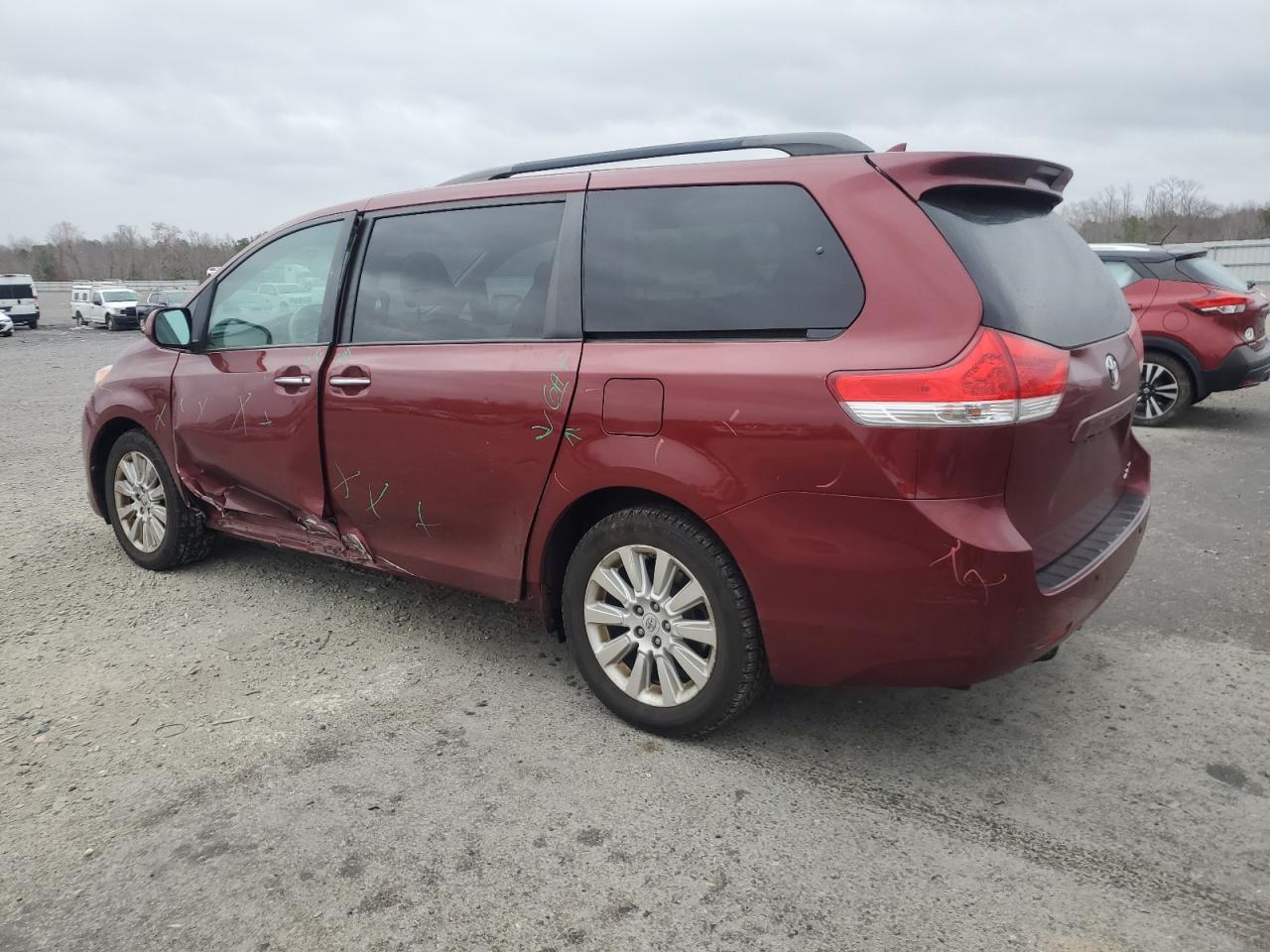 2011 Toyota Sienna - Image 2