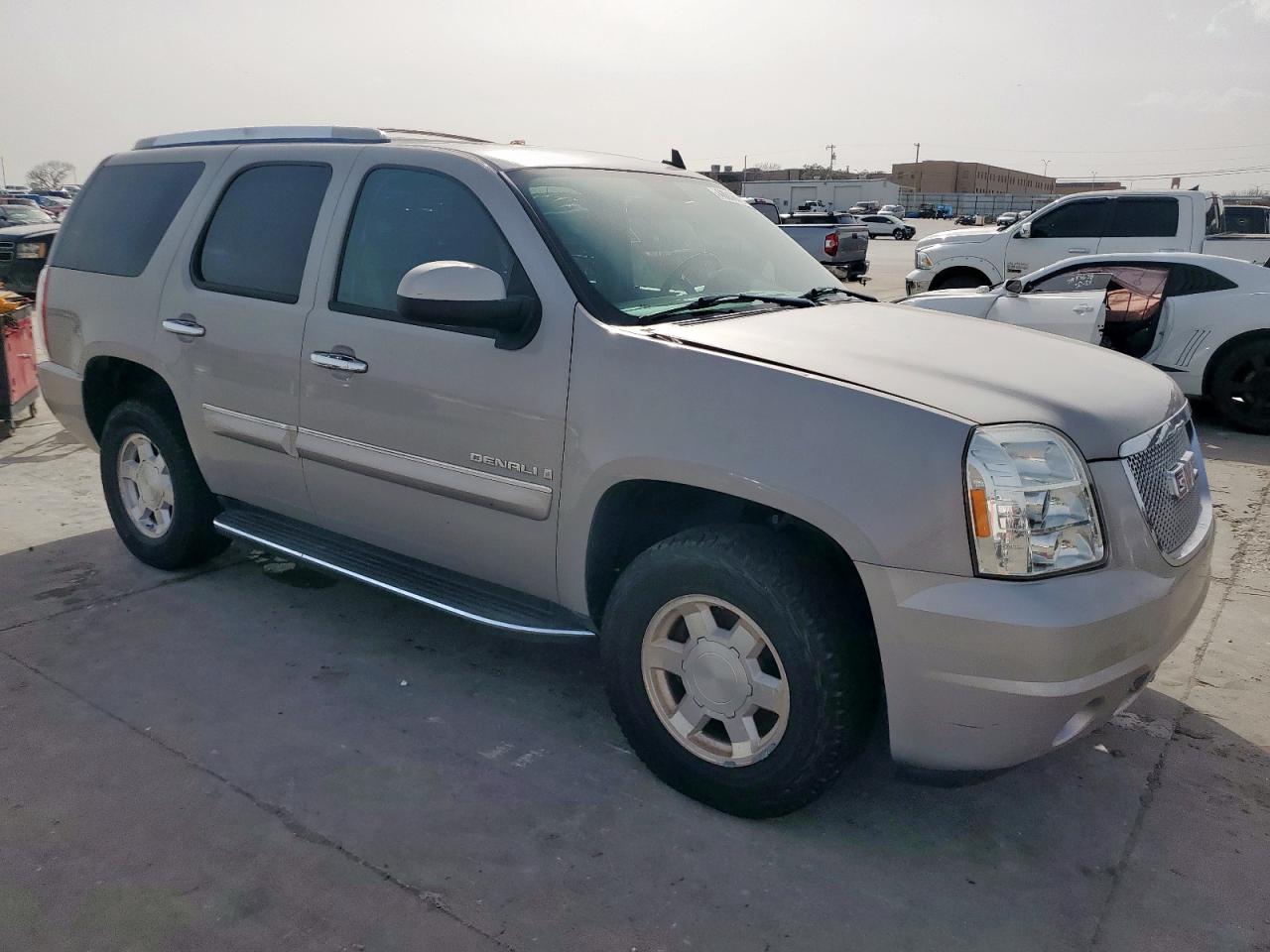 2007 GMC Yukon - Image 4