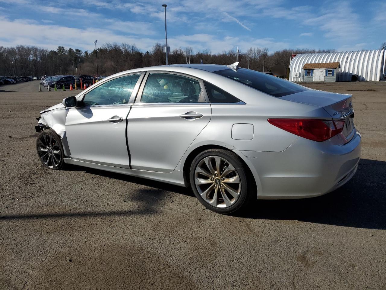 2011 Hyundai Sonata - Image 2