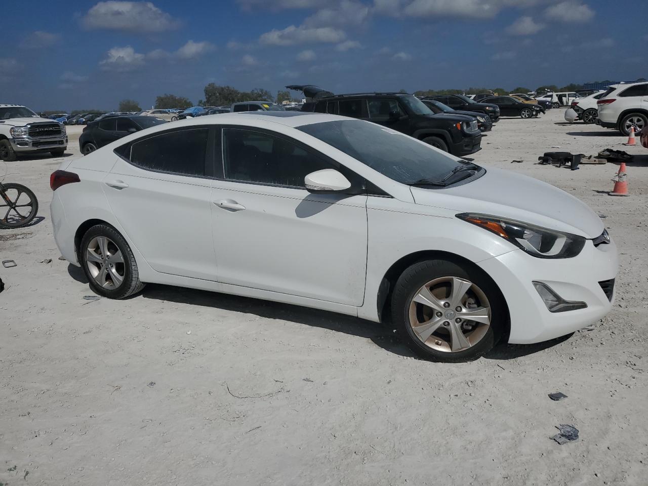 2016 Hyundai Elantra - Image 4
