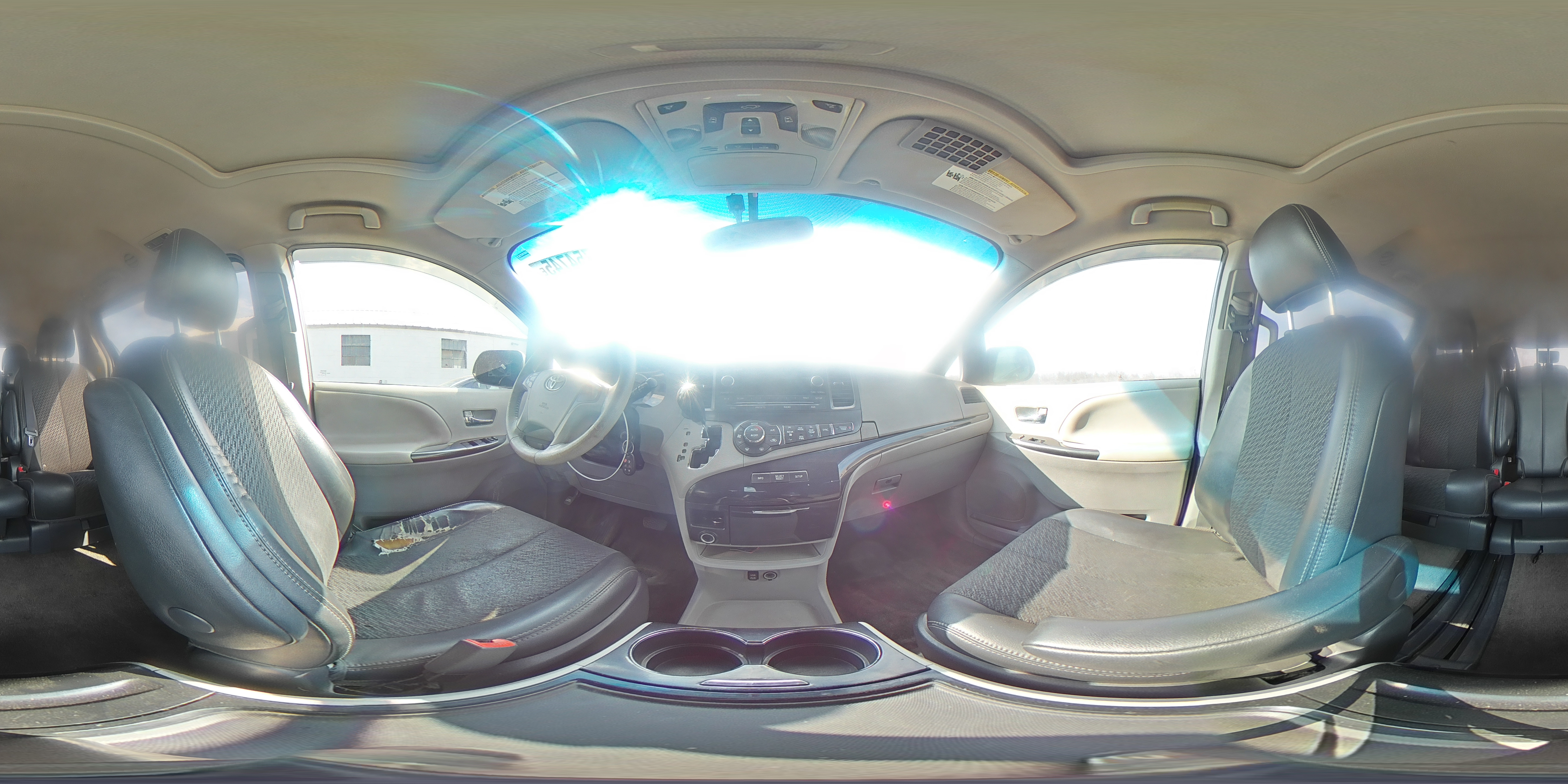 2012 Toyota Sienna - Image 16