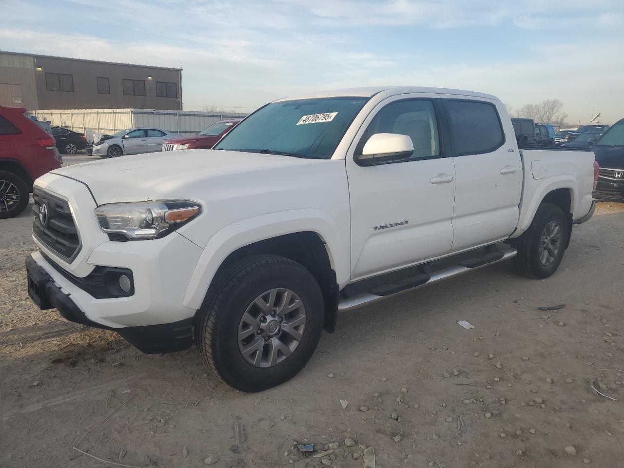2017 Toyota Tacoma Double Cab იყიდება Kansas City-ში, KS - Rear End