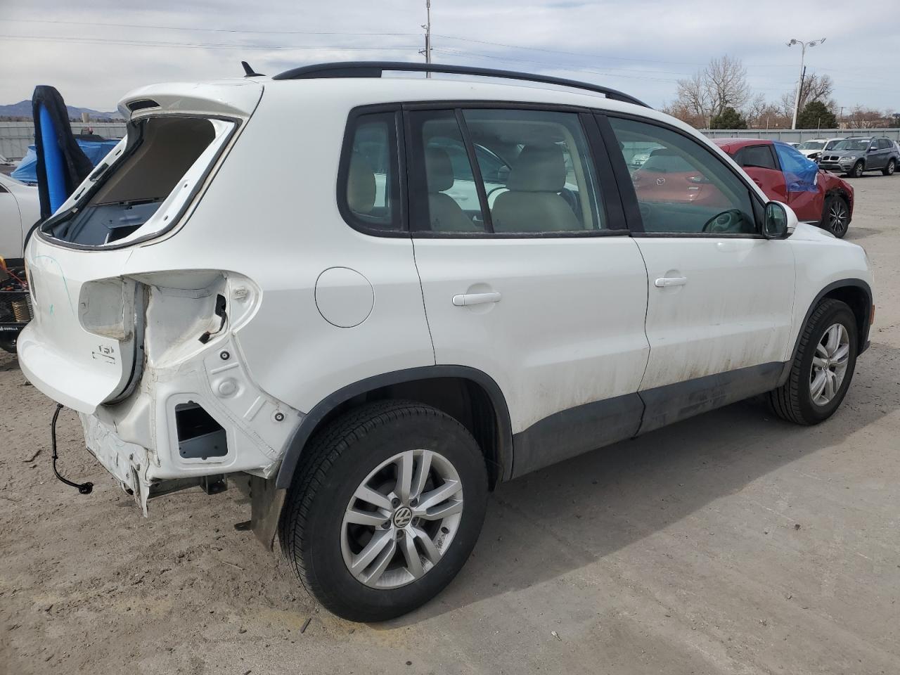 2016 Volkswagen Tiguan - Image 3