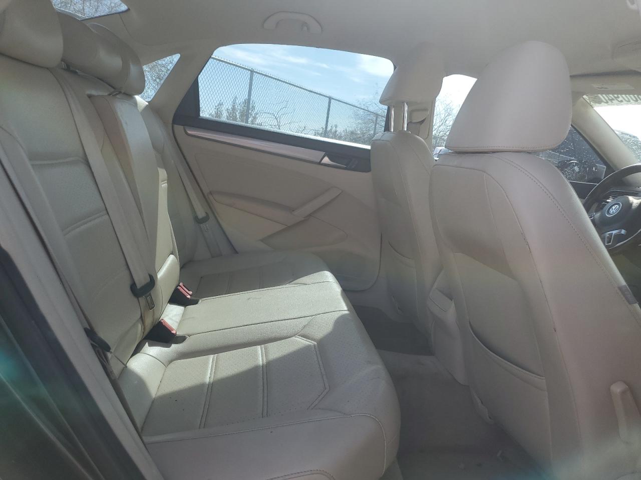 2015 Volkswagen Passat - Image 11
