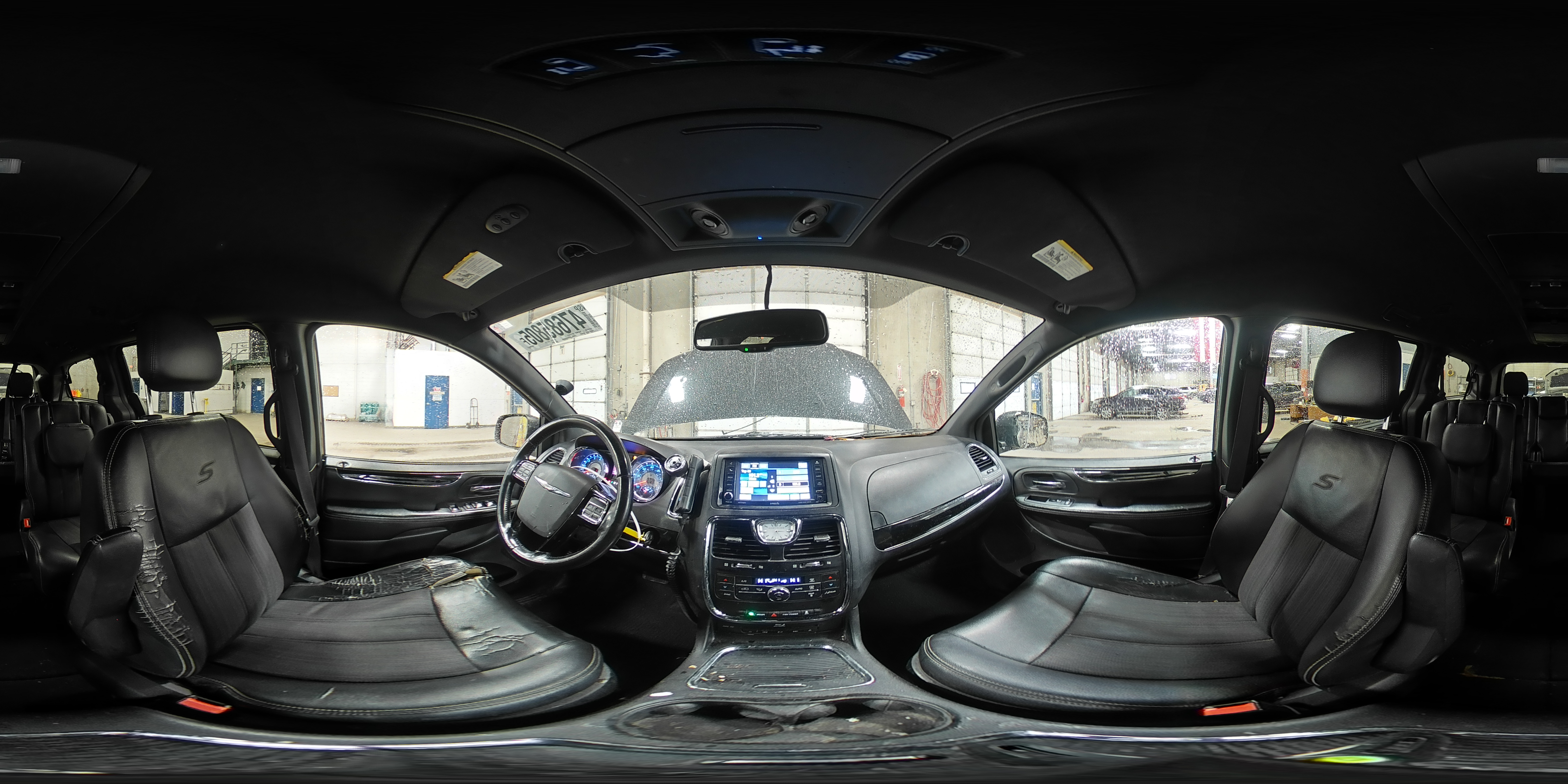 2014 Chrysler Town & Country - Image 14