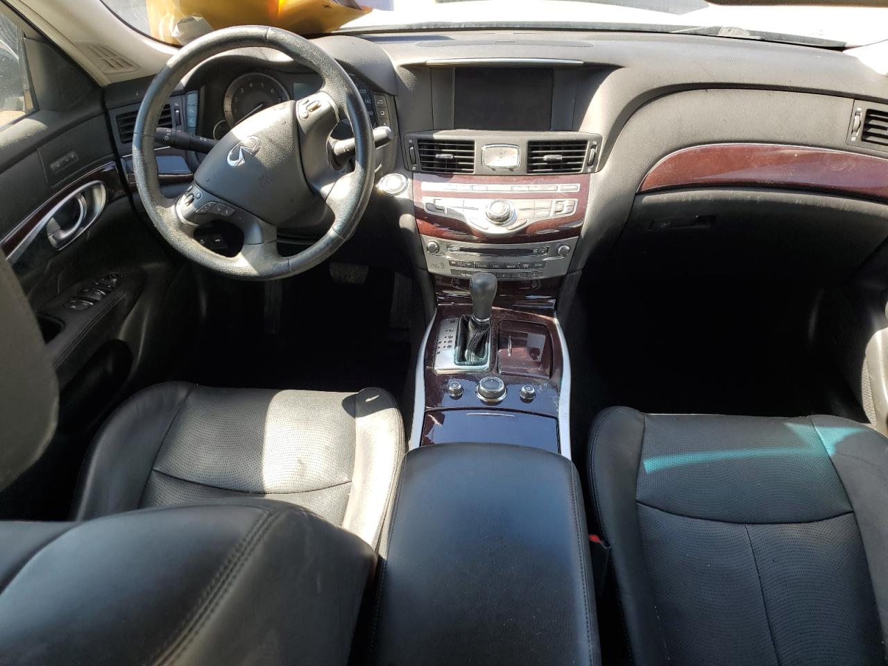2019 Infiniti Q70 - Image 8