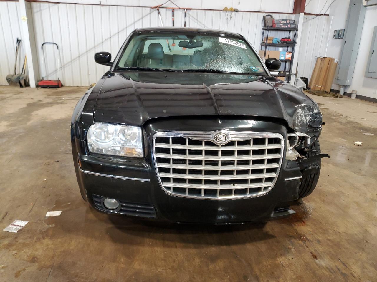 2005 Chrysler 300 - Image 5