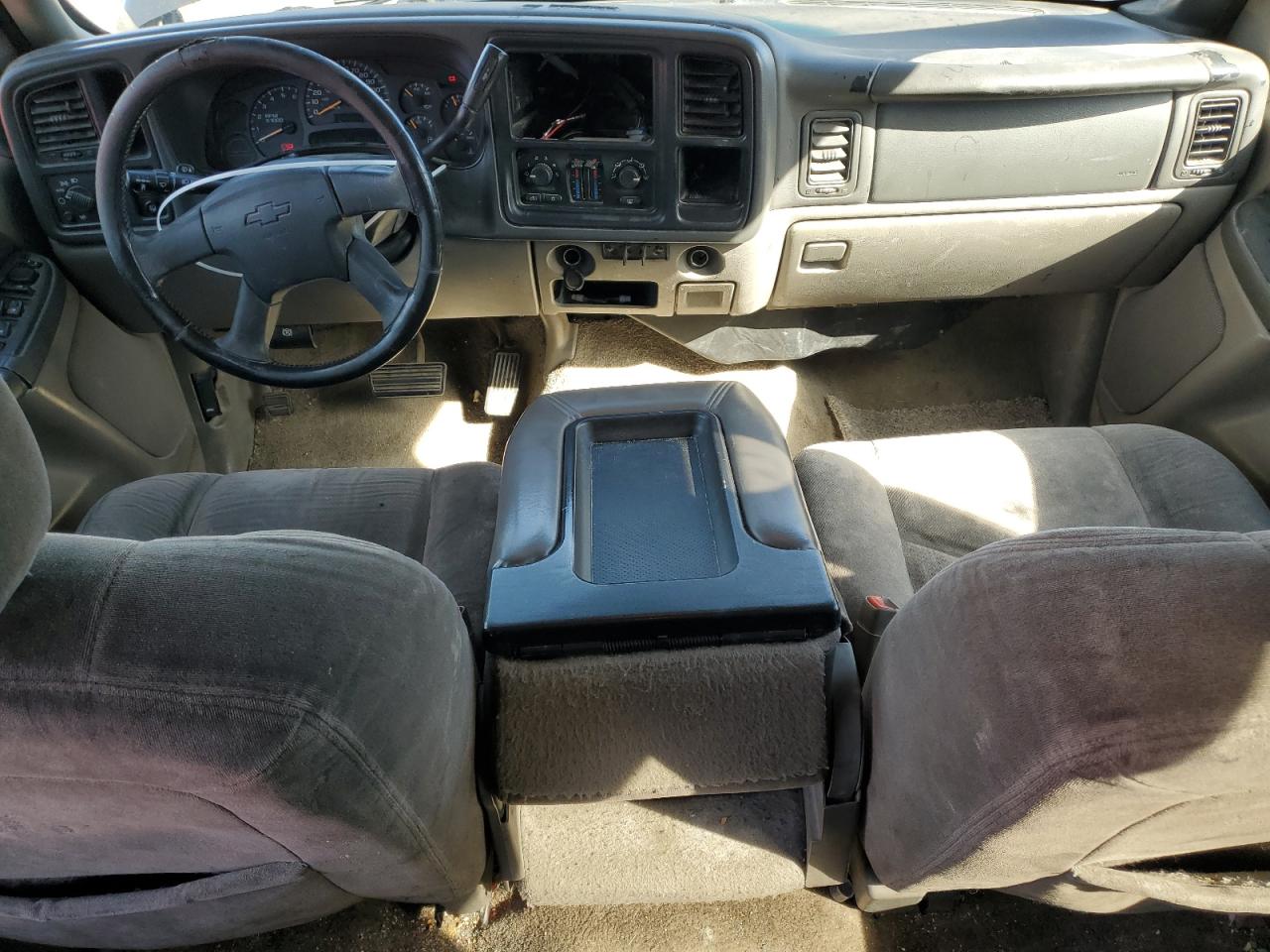 2003 Chevrolet Tahoe C1500 VIN: 1GNEC13VX3R318614 Lot: 49925785