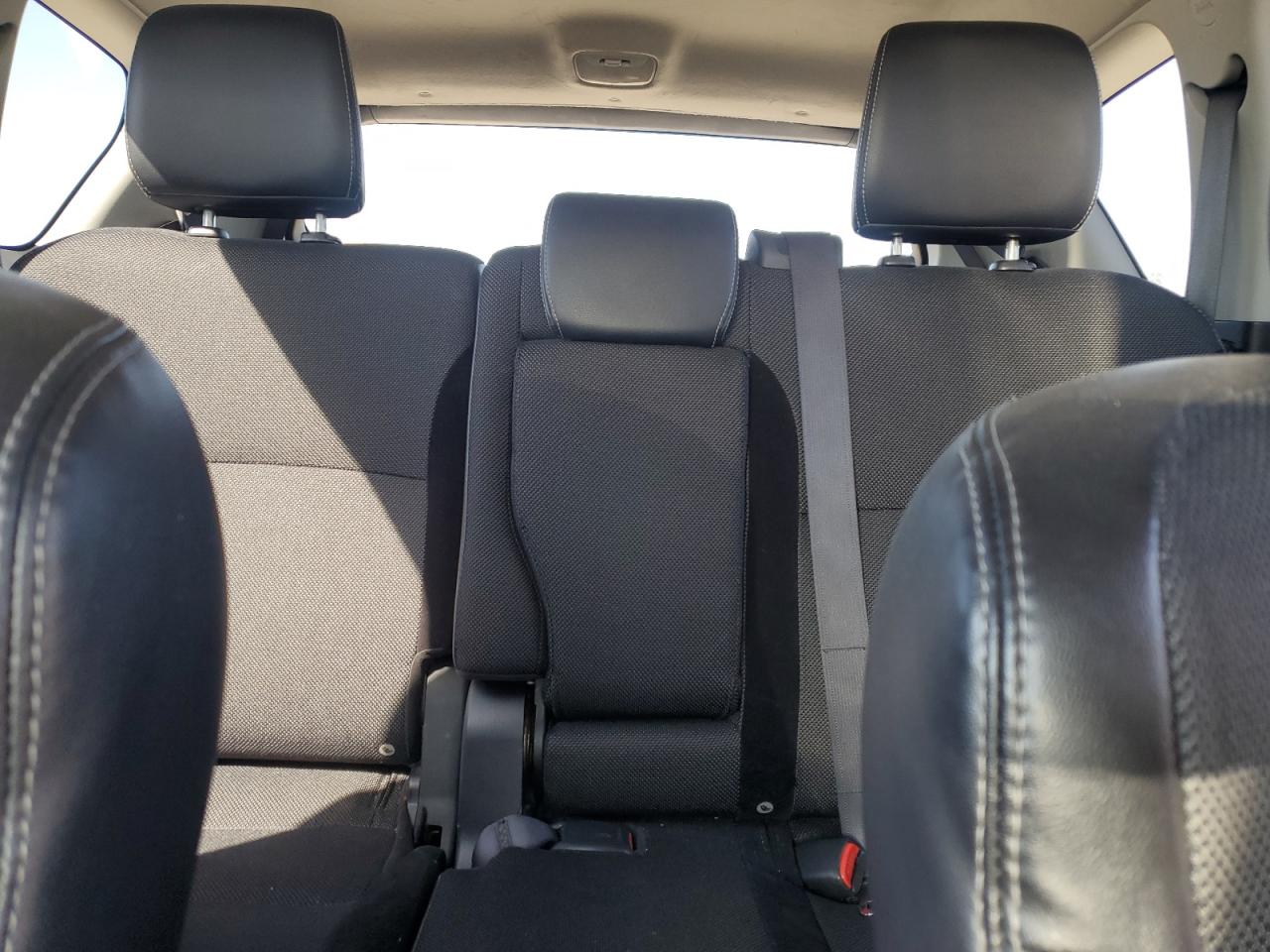 2011 Mitsubishi Outlander - Image 10