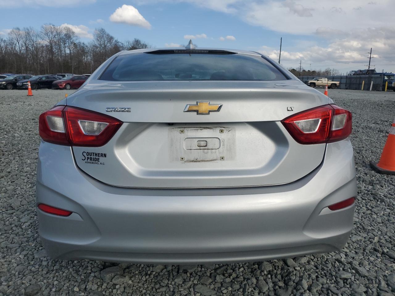 2018 Chevrolet Cruze - Image 6