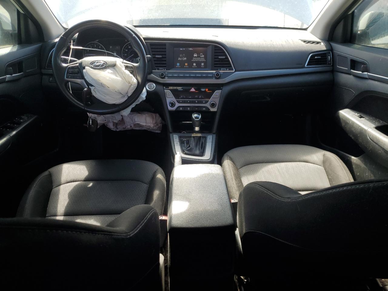 2018 Hyundai Elantra - Image 8