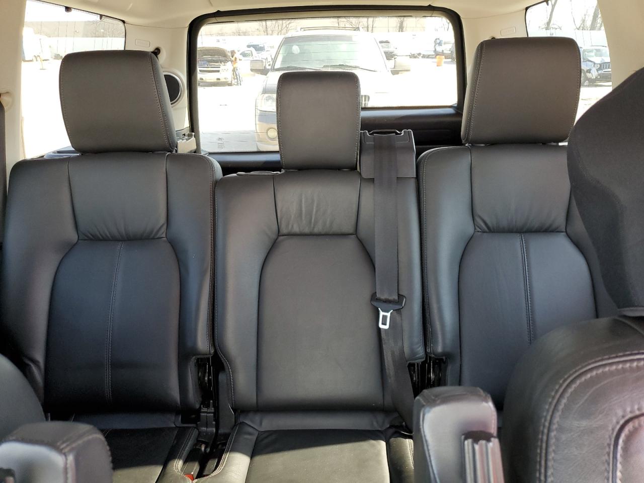 2012 Land Rover LR4 - Image 10