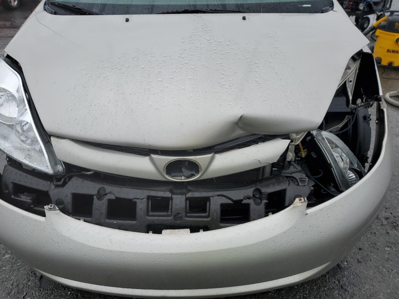 2009 Toyota Sienna - Image 13
