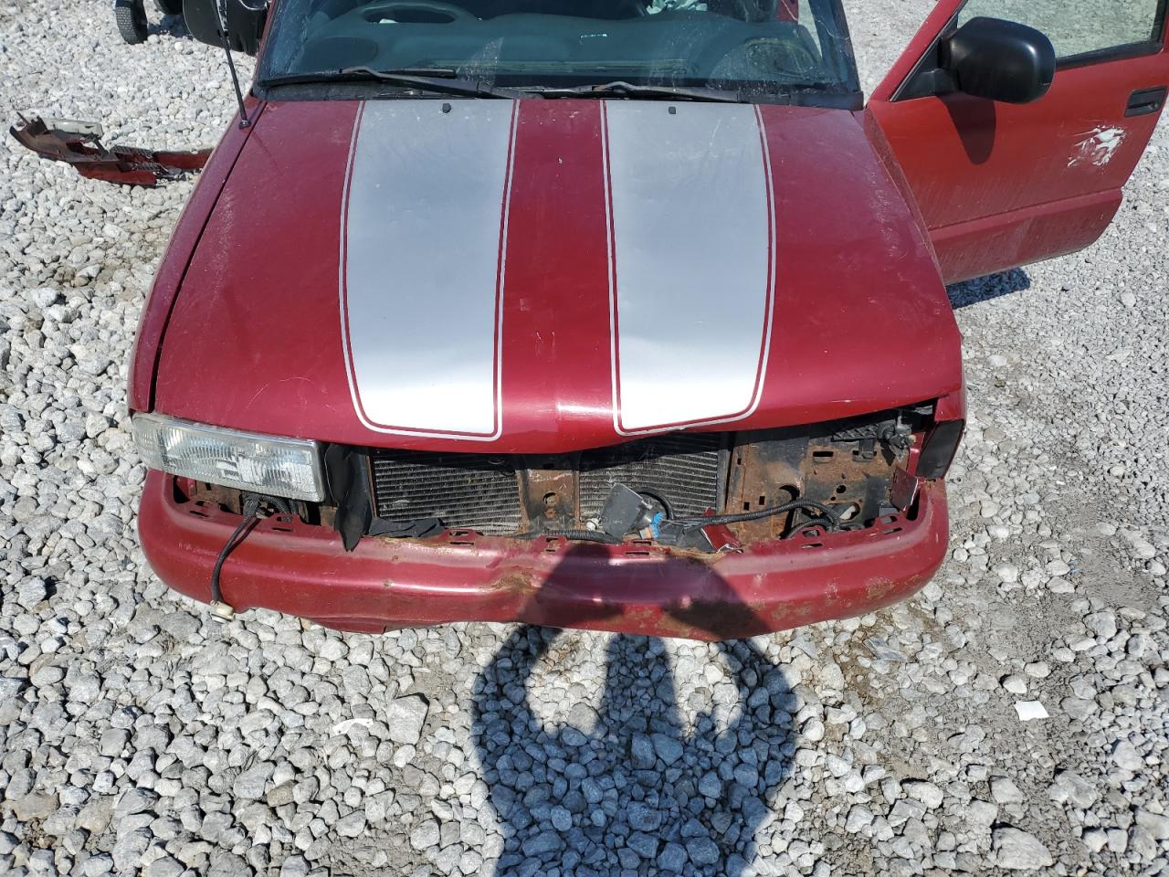 2002 Chevrolet S-10 Pickup - Image 13