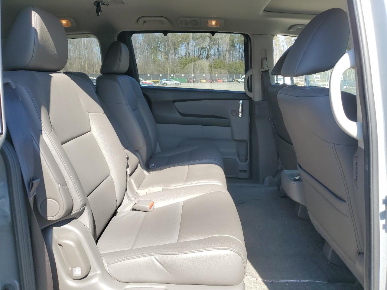 2015 Honda Odyssey - Image 11