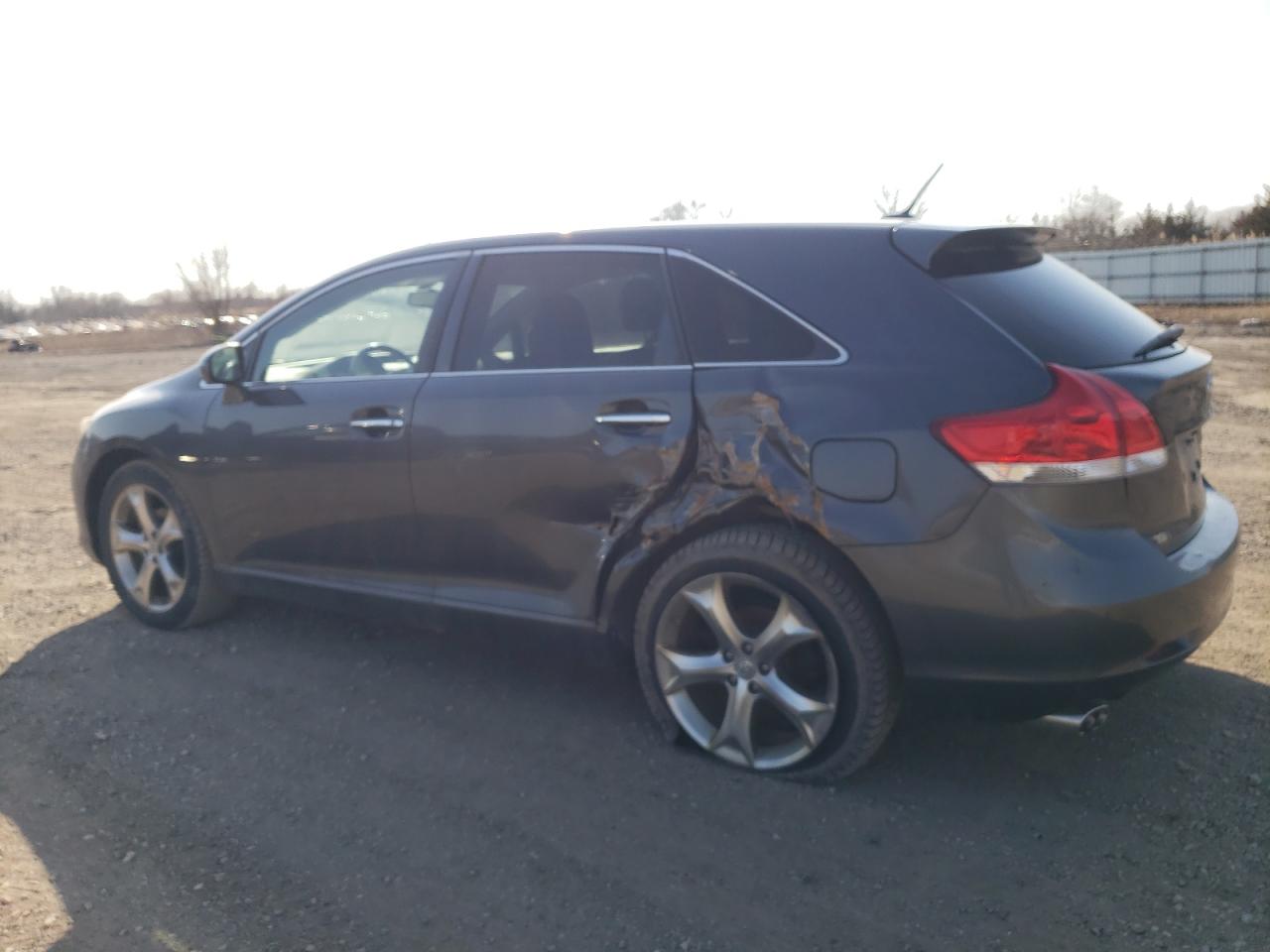 2010 Toyota Venza - Image 2