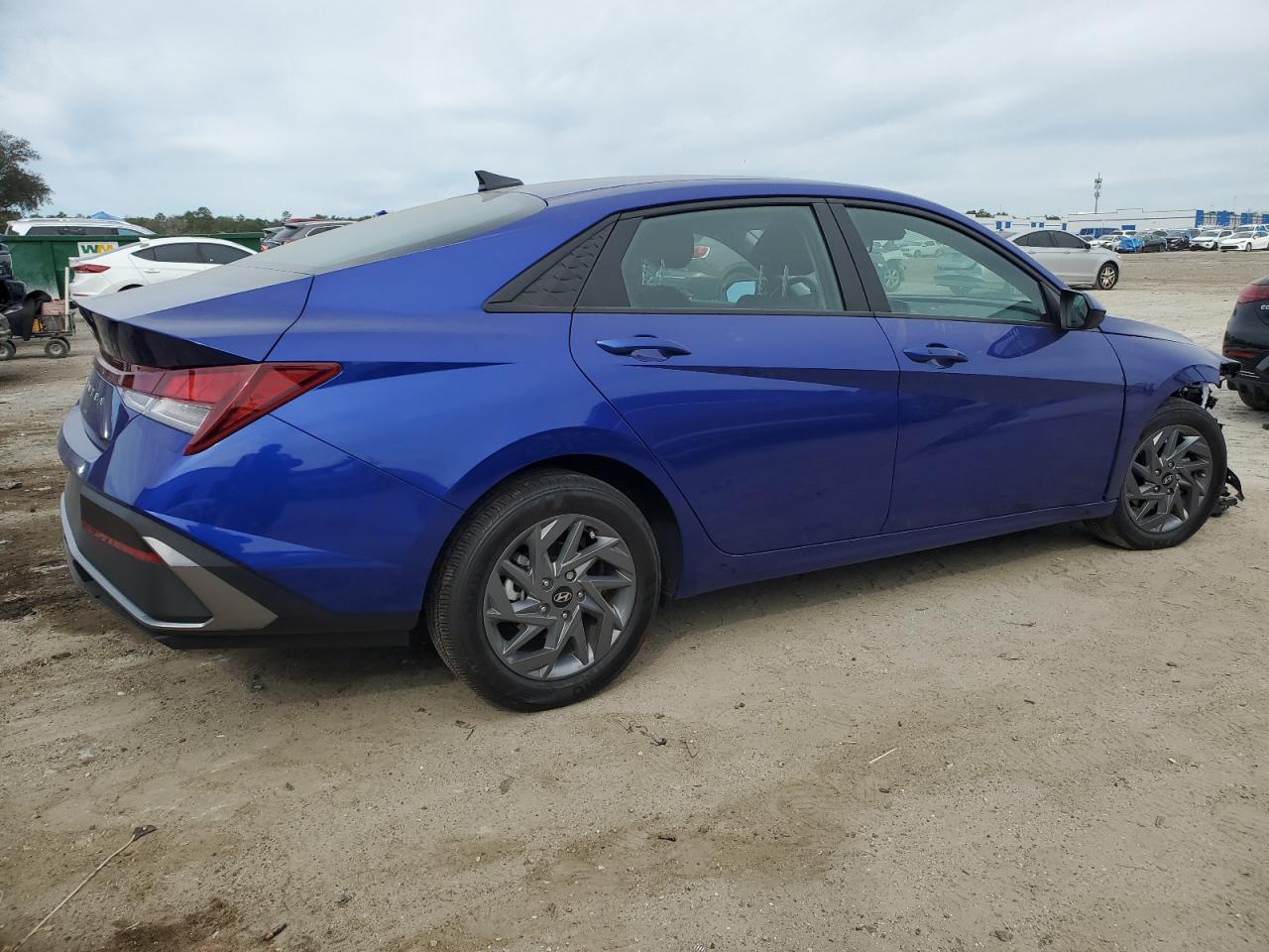 2024 Hyundai Elantra - Image 3