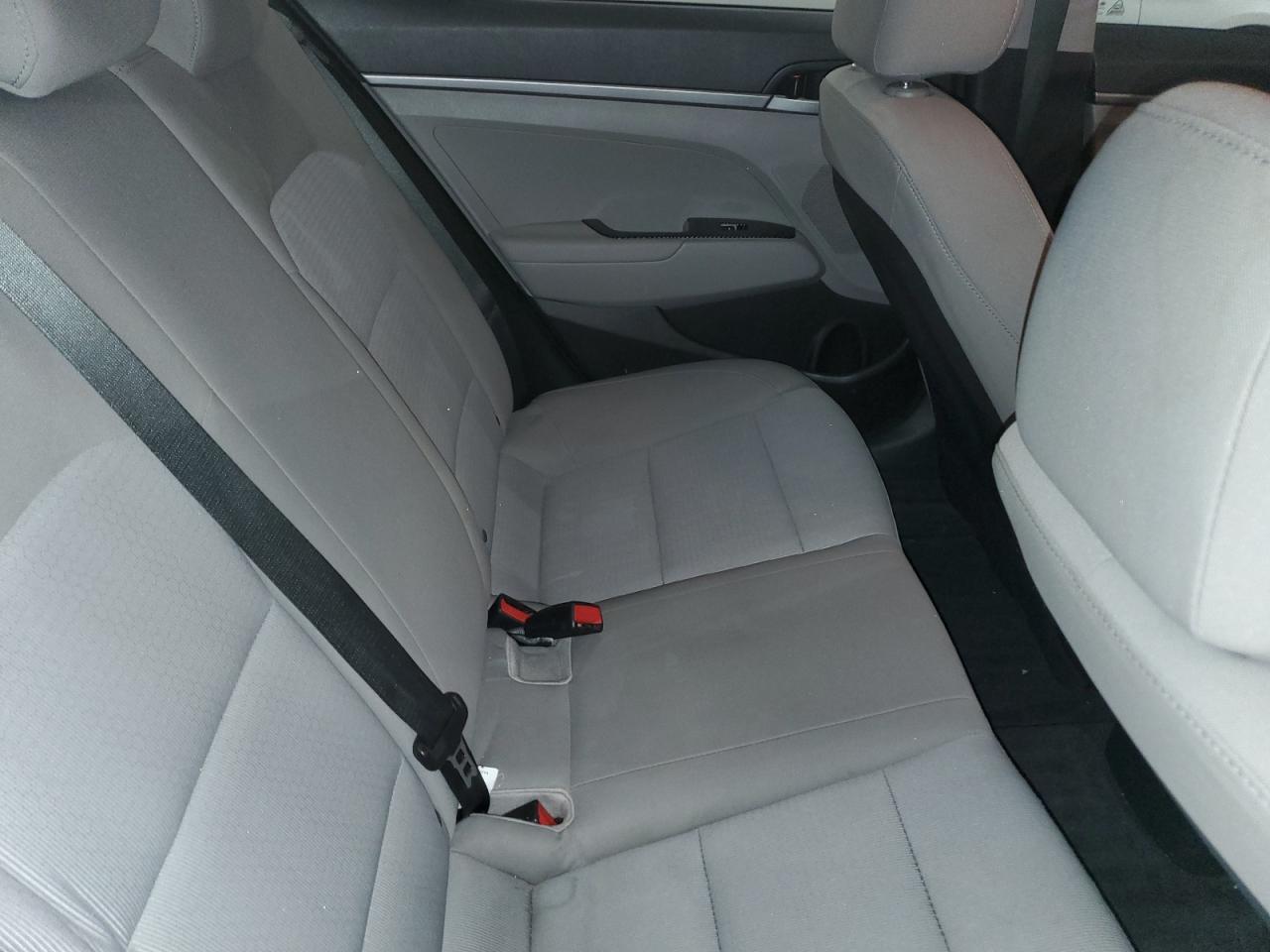 2017 Hyundai Elantra - Image 10