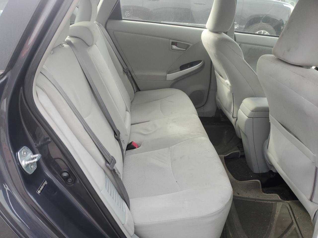 2012 Toyota Prius - Image 10
