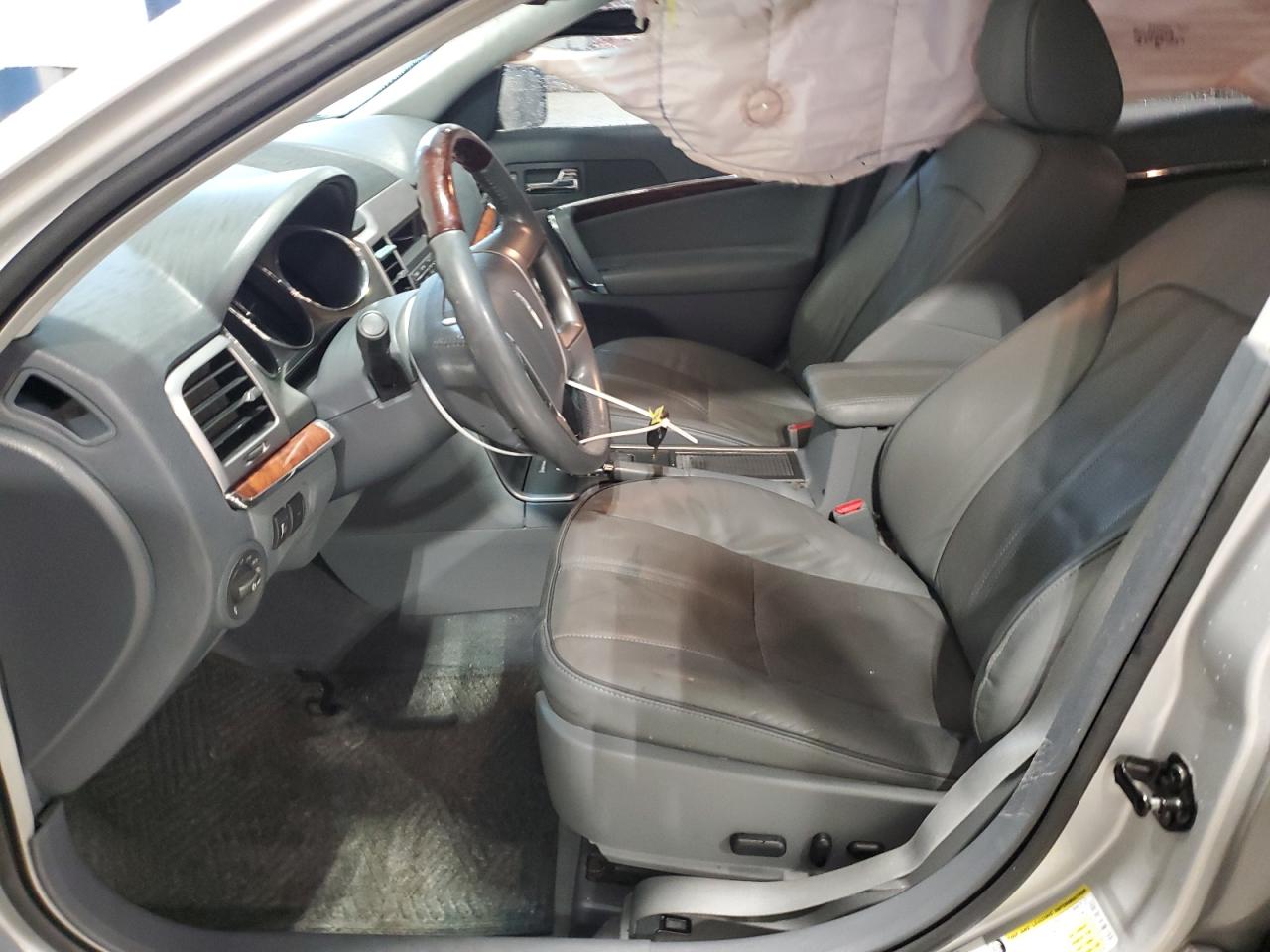 2010 Lincoln MKZ - Image 7