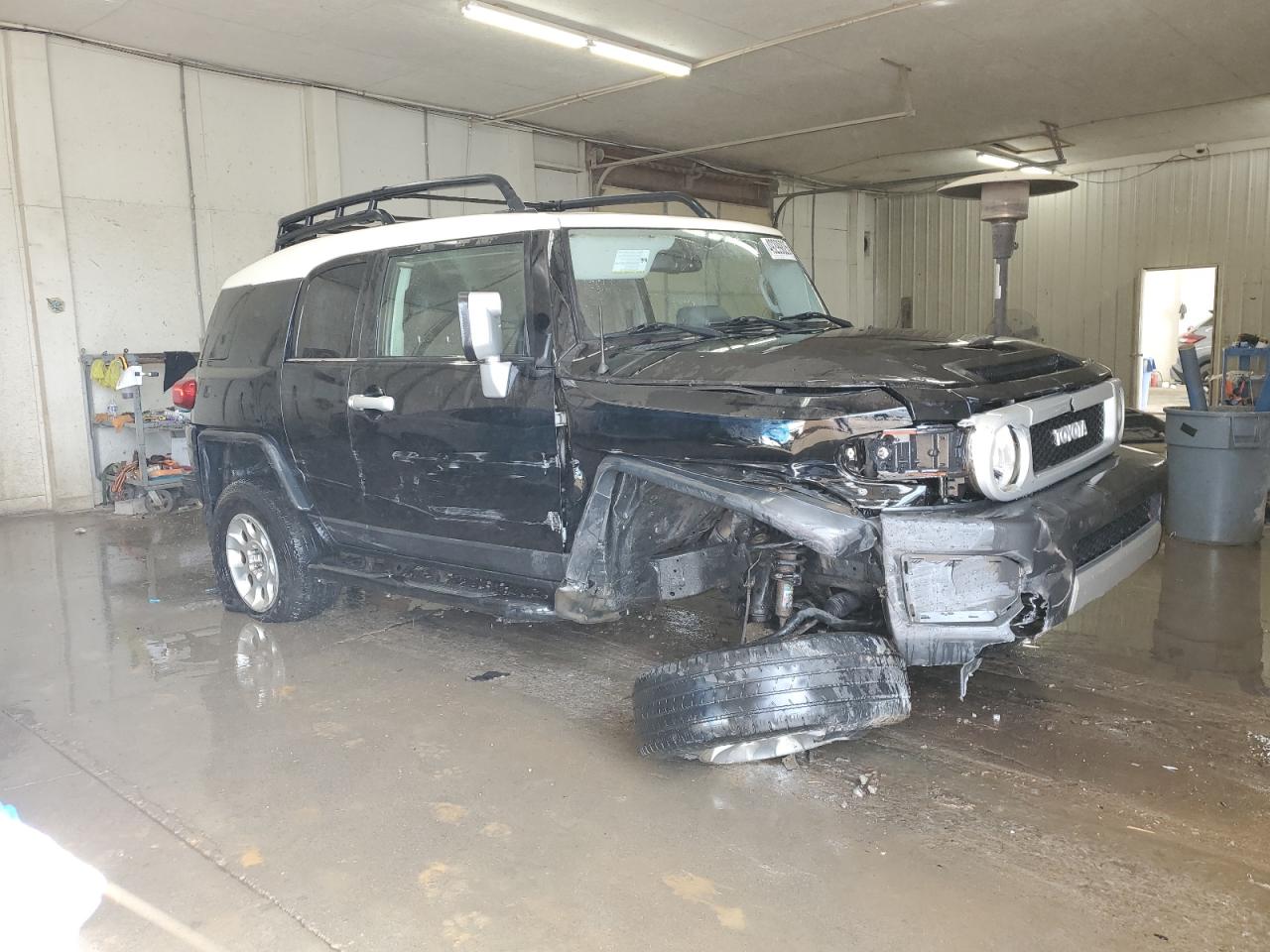 2011 Toyota FJ Cruiser - Image 4