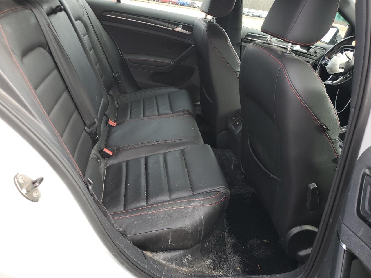 2016 Volkswagen GTI - Image 11