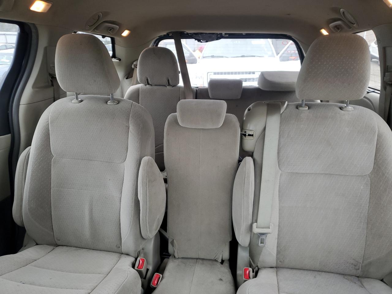 2015 Toyota Sienna - Image 10