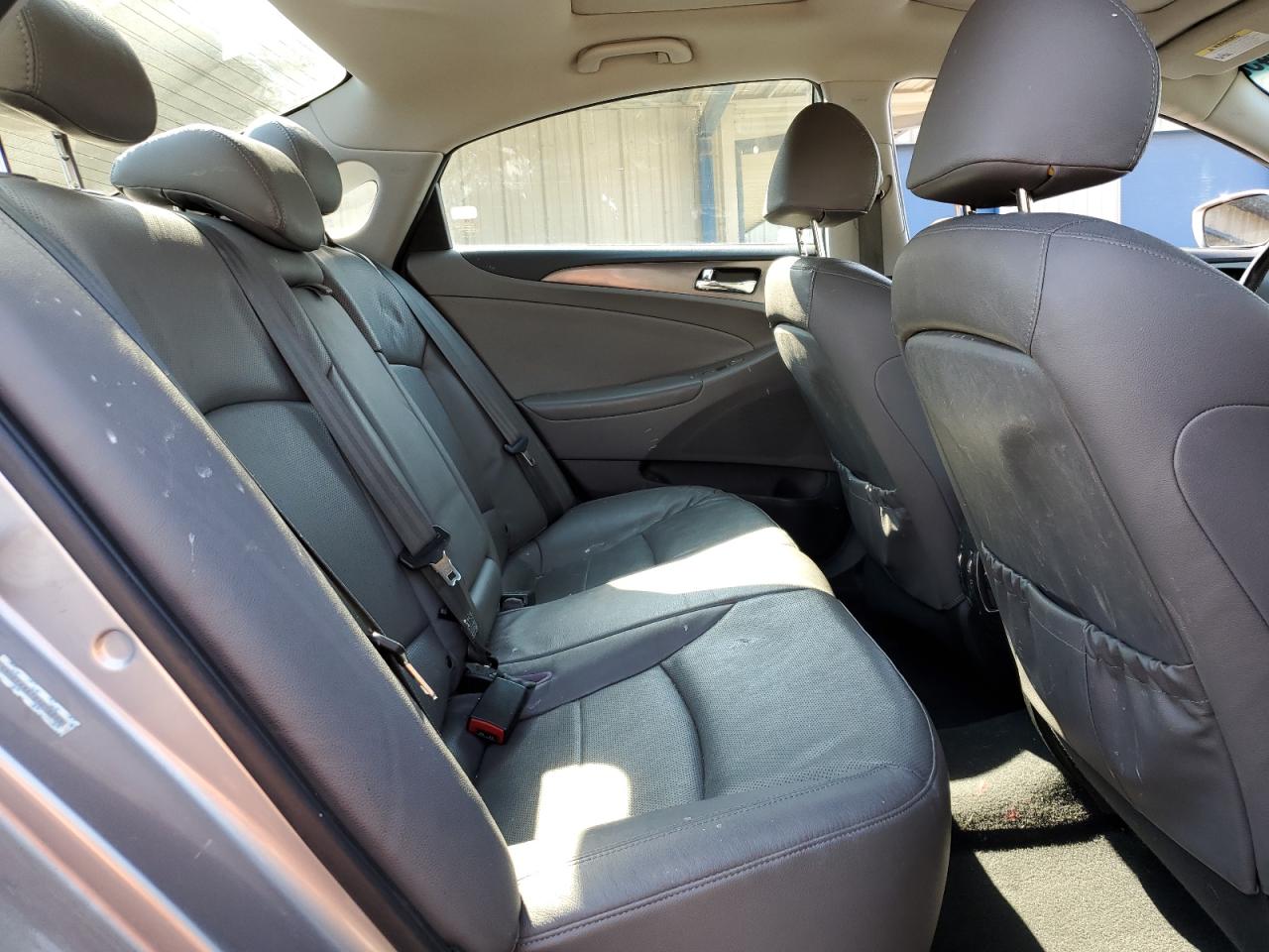 2011 Hyundai Sonata - Image 10