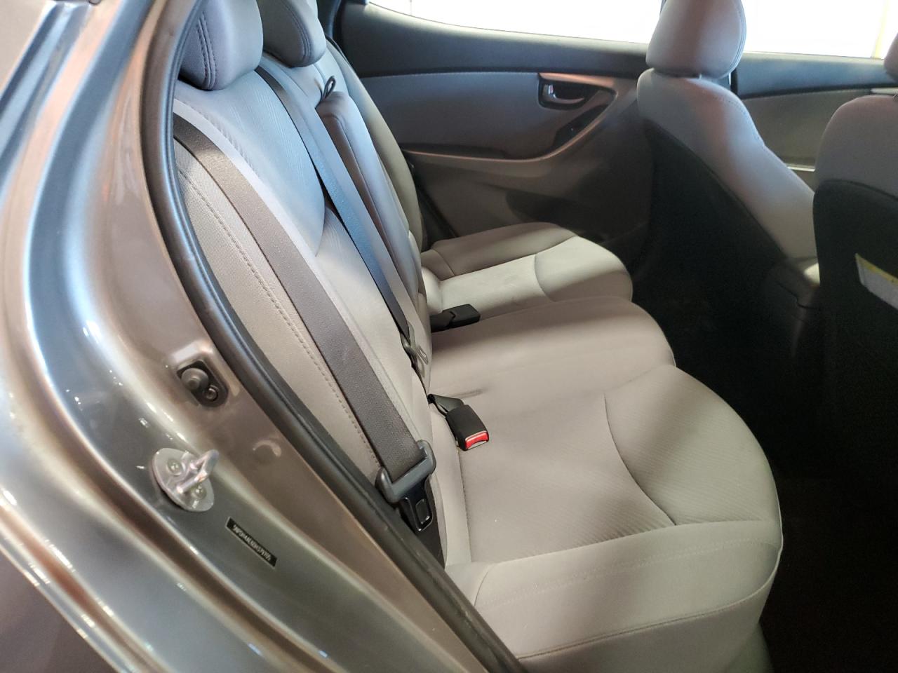 2013 Hyundai Elantra - Image 10