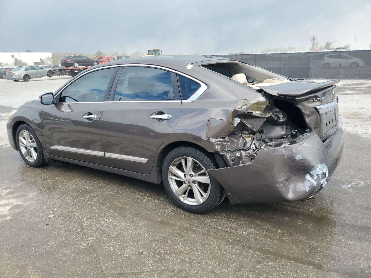 2014 Nissan Altima - Image 2