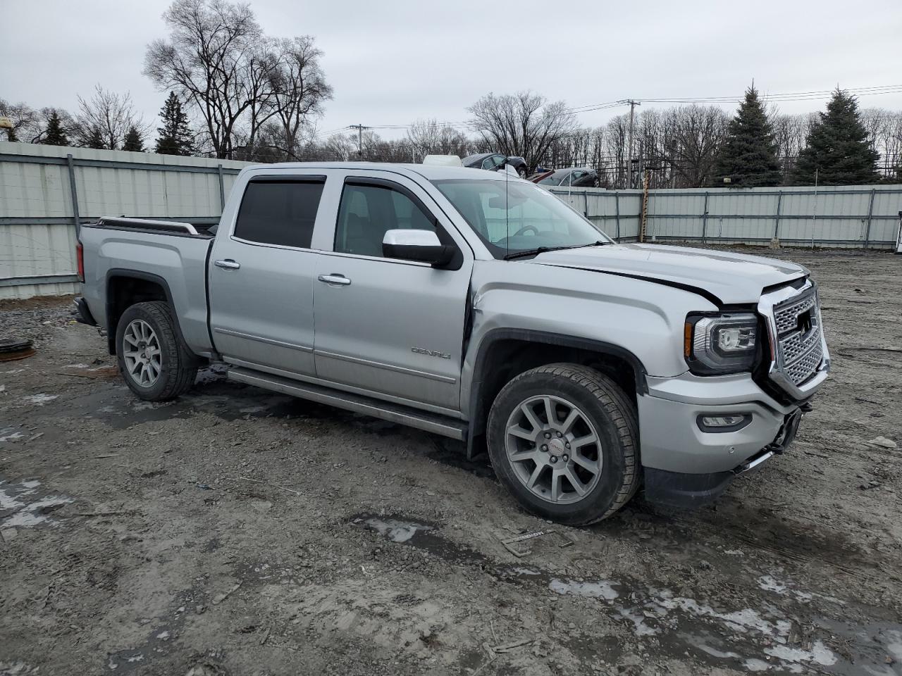 2018 GMC Sierra - Image 4